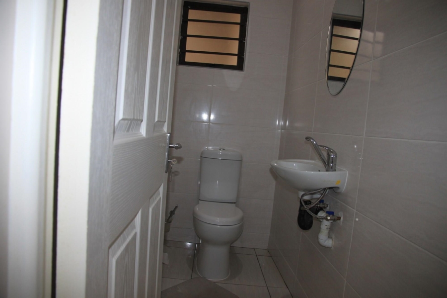 To Let 3 Bedroom Property for Rent in Sunnyridge Eastern Cape